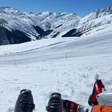 Mountain Getaway Sedrun Apartmán *